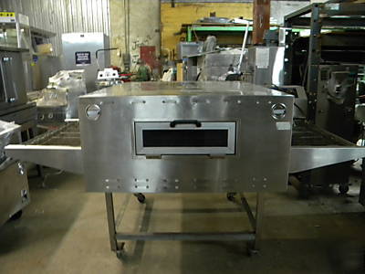 Used nu vu conveyor pizza oven in great condition 