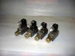 New lot of 4 - - rexroth solenoid/valves p/n HED40A17/350