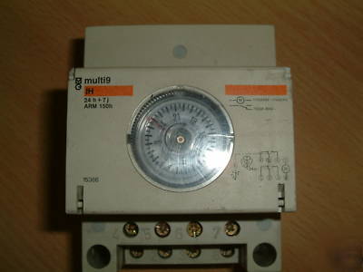 Merlin gerin 10 a 24 h 7 d programable timer ih 15366