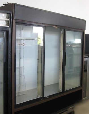 True sliding glass 3 door display cooler