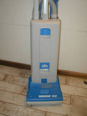 Windsor sensor S12 vacuum cleaner vac w/ attachments 