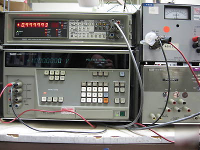 Fluke 5440B dc voltage standard