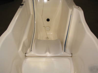Aroo carousel patient bath with whirlpool