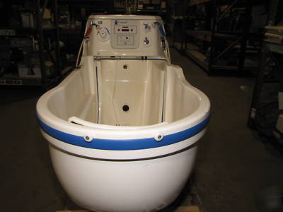 Aroo carousel patient bath with whirlpool