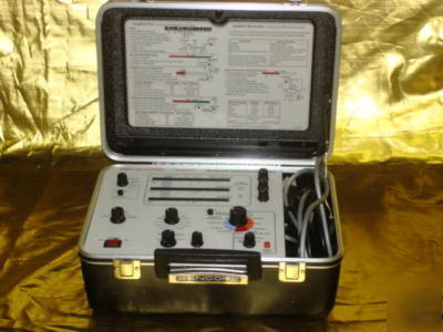 Sencore CR7000 crt analyzer and restorer & accessories