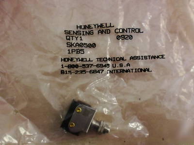 Honeywell sensing and control 1PB5 pushbutton switch