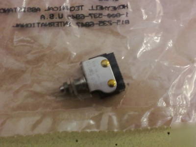 Honeywell sensing and control 1PB5 pushbutton switch