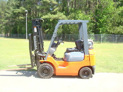 2006 toyota 3,000 lb. pneumatic fork lift forklift 