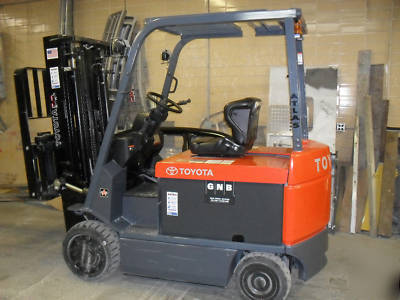 2008 toyota forklift (electric)