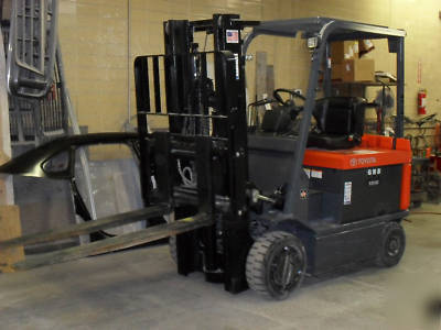 2008 toyota forklift (electric)