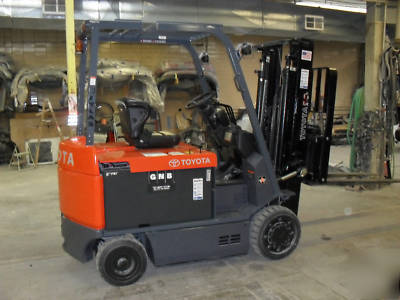 2008 toyota forklift (electric)