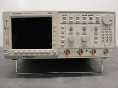 Tektronix TDS754D digital phosphor oscilloscope 500 mhz