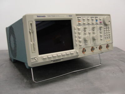 Tektronix TDS754D digital phosphor oscilloscope 500 mhz