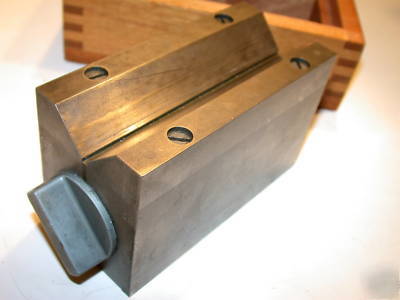 Brown & sharpe magnetic vee block no 750D