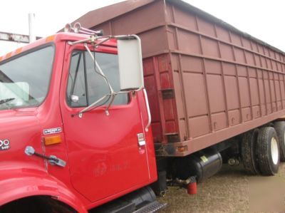 International 4900 grain truck 750 bushel 300 hp diesel