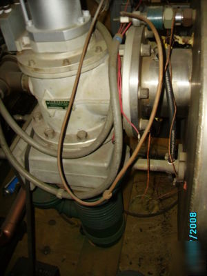 Vacuum hot press and vacuum furnace