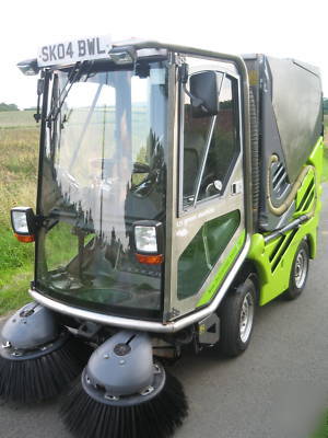 Applied sweepers 525HS road sweeper green machine
