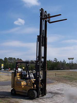 Caterpillar 8000 cap compact boxcar forklift 2004