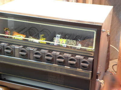 Mechanical table top snack vending machine