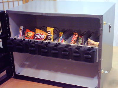 Mechanical table top snack vending machine
