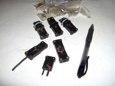 Miniature polarized plugs & connectors 13 items