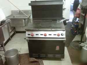 Wolf comercial even temperature top stove with shelf 