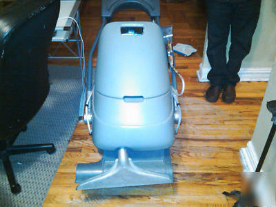 Barely used aquaclean 18FLX carpet cleaner