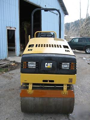 Caterpillar CB214C tandem vibratory smooth drum roller