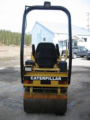 Caterpillar CB214C tandem vibratory smooth drum roller