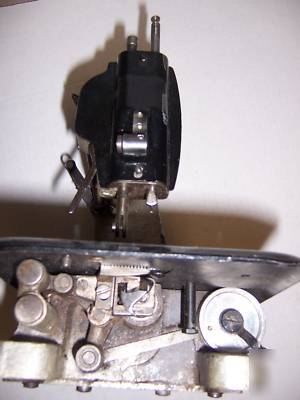 Singer hat industrial sewing machine 240 w 2 - broken