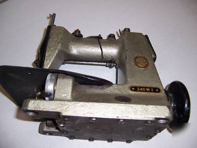 Singer hat industrial sewing machine 240 w 2 - broken