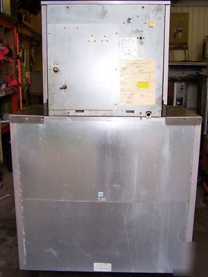 Nice used scotsman CME806 ice machine w/ 900LB. bin