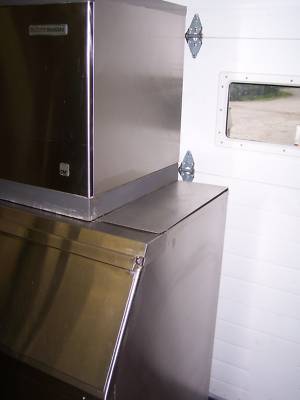 Nice used scotsman CME806 ice machine w/ 900LB. bin