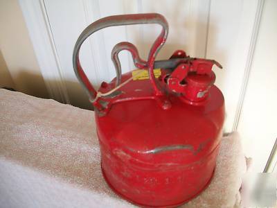 Used 1 gallon safe t way safety can w/ spring lid