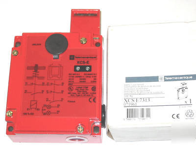 Xcs-E7313 telemecanique safety limit switch 24V w/ key