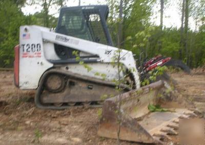 T-200 bobcat skid steer tracked with buckets