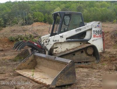 T-200 bobcat skid steer tracked with buckets