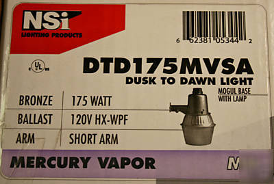 New 175 watt mercury vapor security light-brand in box 